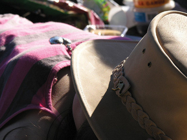 Nullarbor Leather hat in Bone